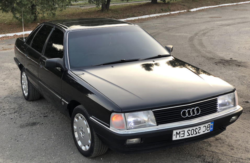 Замена аккумулятора Audi 100