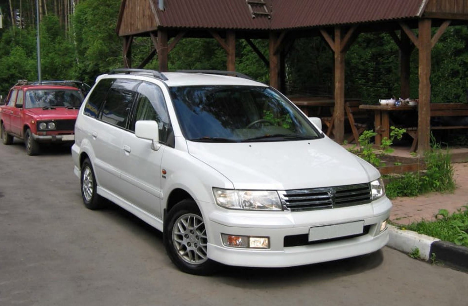 Замена аккумулятора Mitsubishi Chariot
