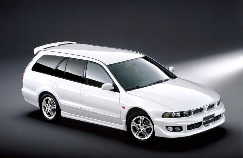 Замена аккумулятора Mitsubishi Legnum